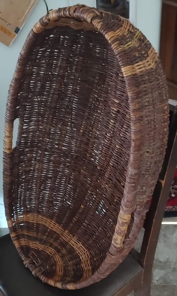 Early 20th Century Ojibway Willow Gathering Basket - photo 2