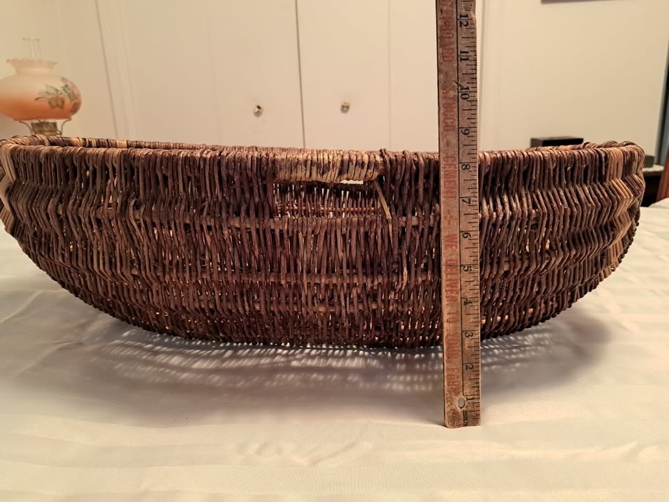 Early 20th Century Ojibway Willow Gathering Basket - photo 5