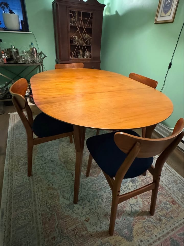 West Elm acorn dining table with leaf and 4 chairs - photo 2