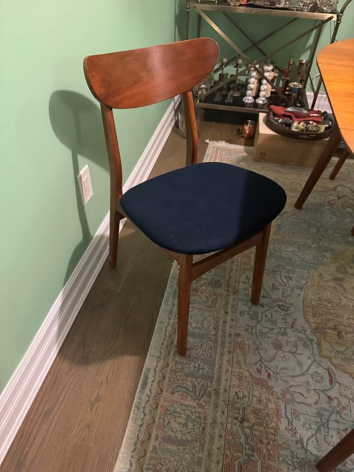West Elm acorn dining table with leaf and 4 chairs - photo 3