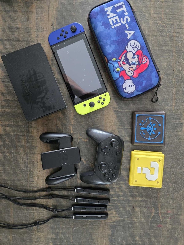 Nintendo Switch + Extras