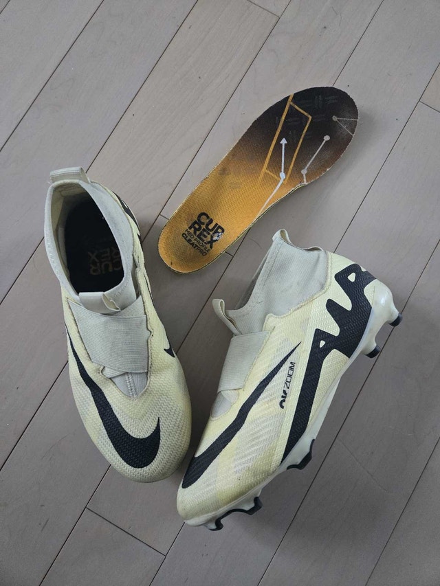 SIZE 6 Nike jr mercurial pros soccer cleats