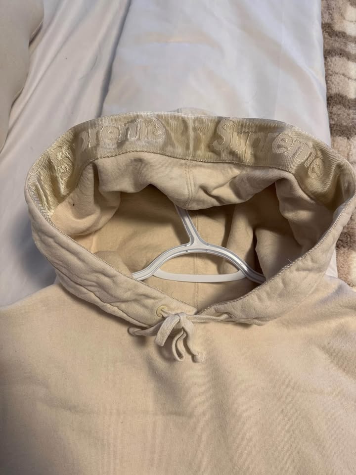 Supreme Hoodie Size Medium Unisex - photo 3