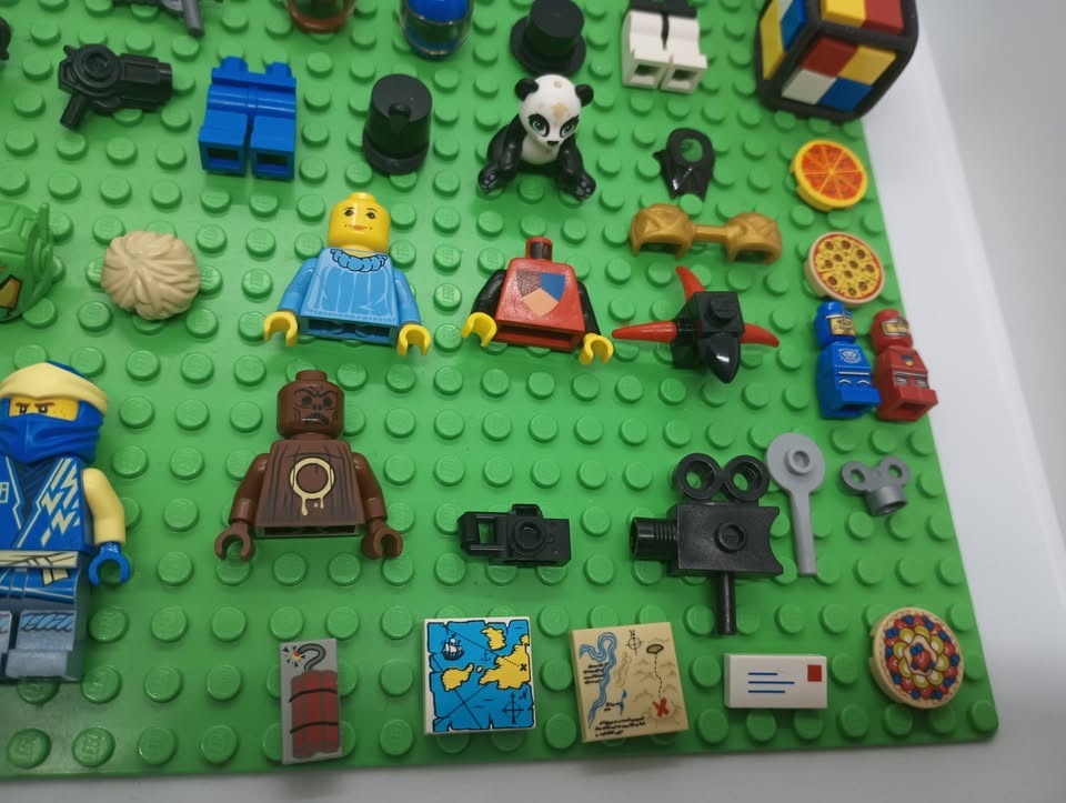 Lot of Lego Minifigs Minifig Accessories and Other Lego Pieces - photo 3