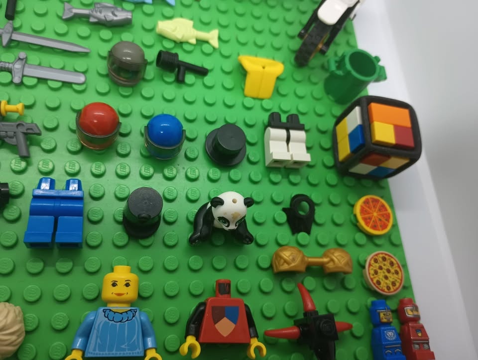 Lot of Lego Minifigs Minifig Accessories and Other Lego Pieces - photo 5