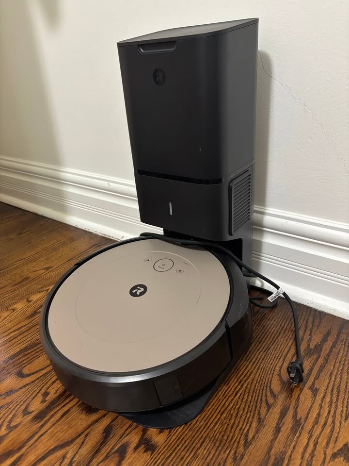 Barely Used iRobot Roomba - photo 2