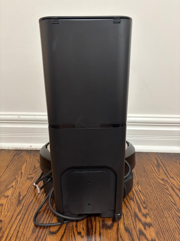 Barely Used iRobot Roomba - photo 4
