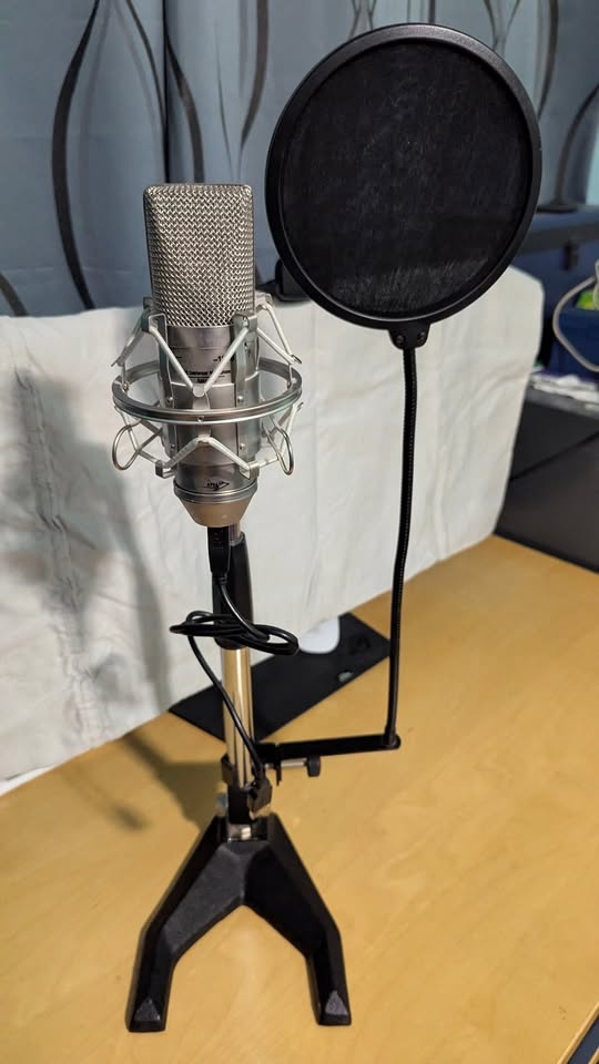 Apex 440 Professional Microphone
