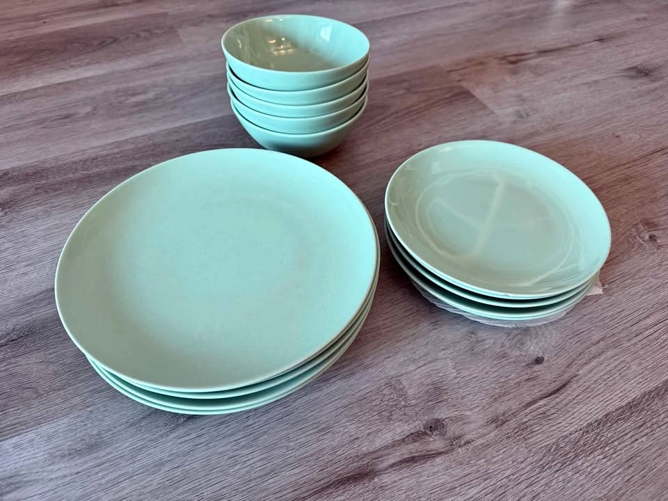 15-piece IKEA dinnerware set