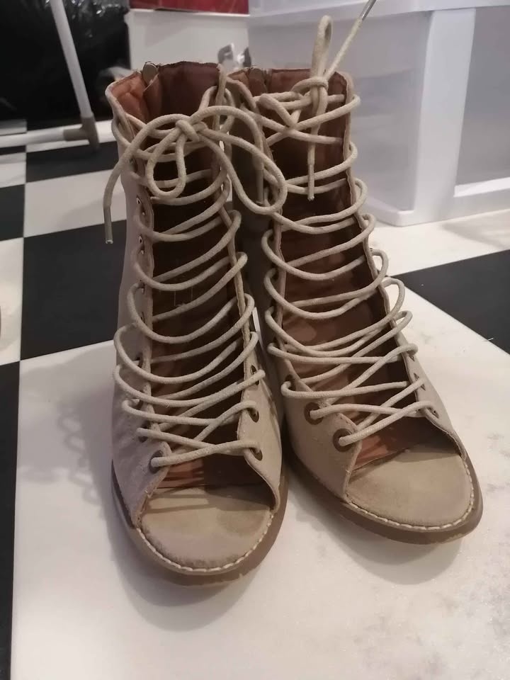 Yoki high heels - photo 3