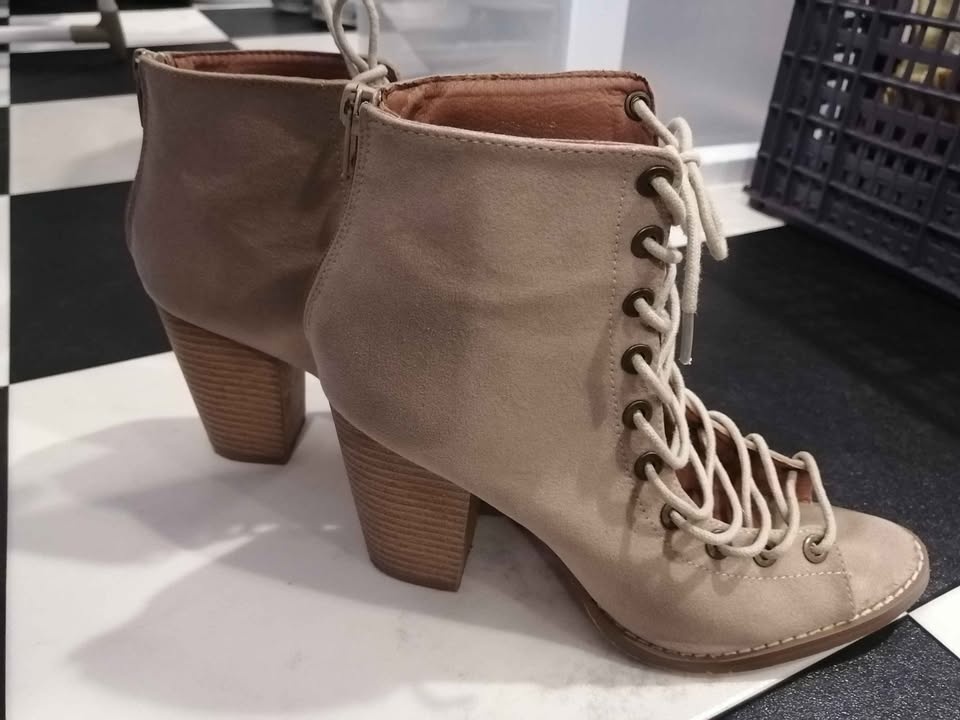 Yoki high heels - photo 4
