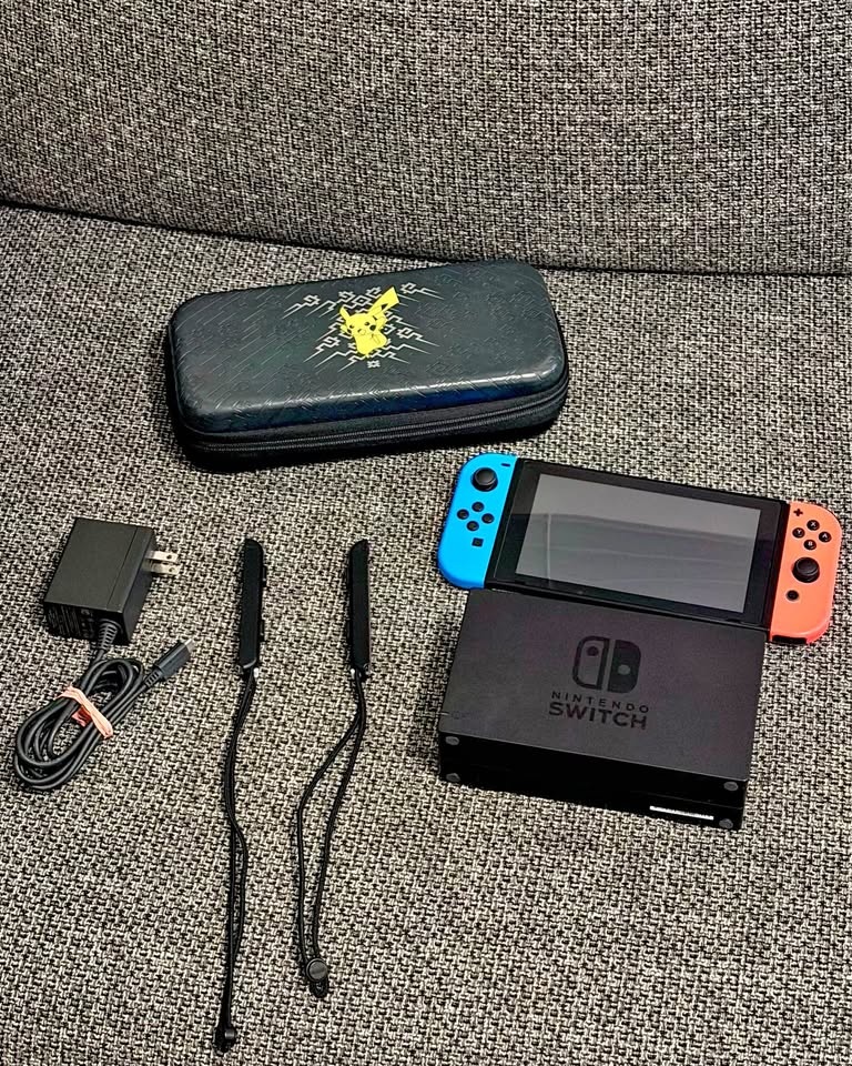 Nintendo Switch + Pikachu Case + Zelda Breath of the Wild