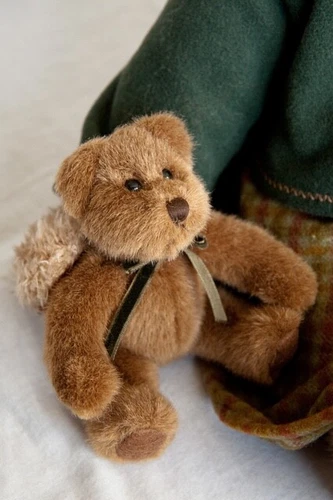 Russ Vintage Teddy Bear : Lady Elspeth (Authentic Collectible) - photo 3