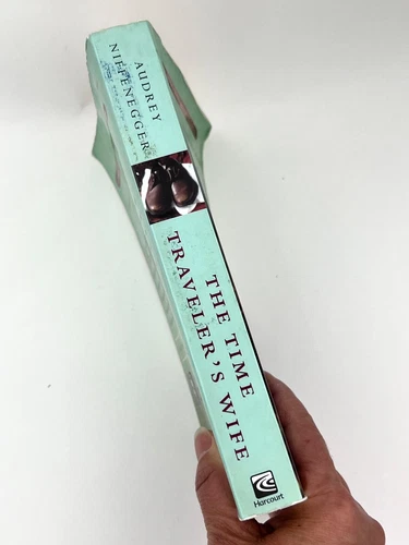 Time Traveler's Wife, Audrey Niffenegger (Paperback) - photo 5