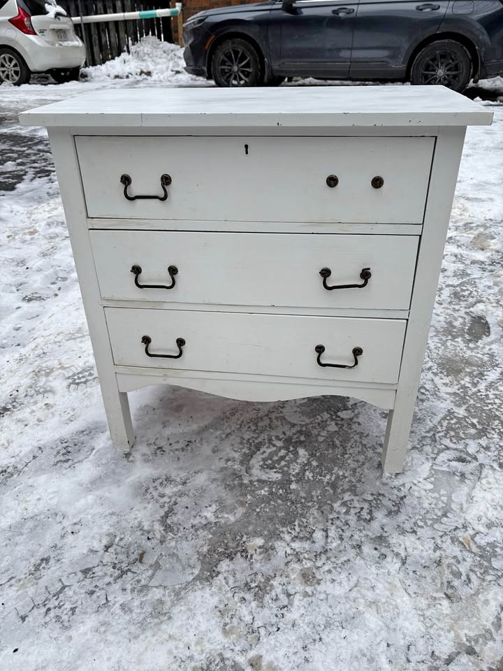 White 3 drawer dresser / solid wood