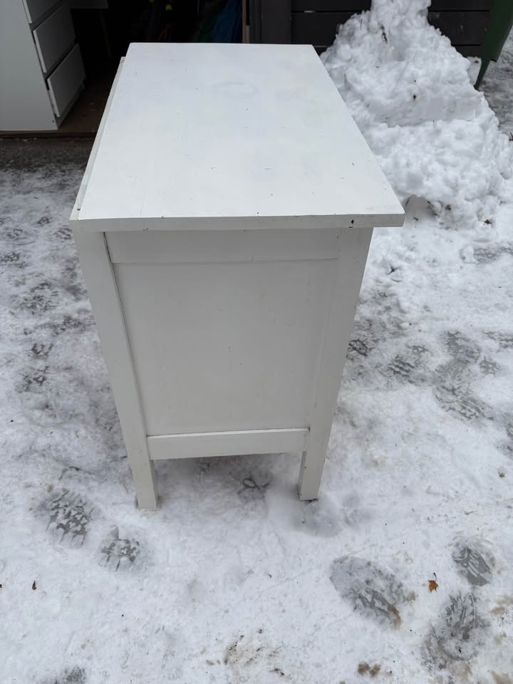 White 3 drawer dresser / solid wood - photo 3