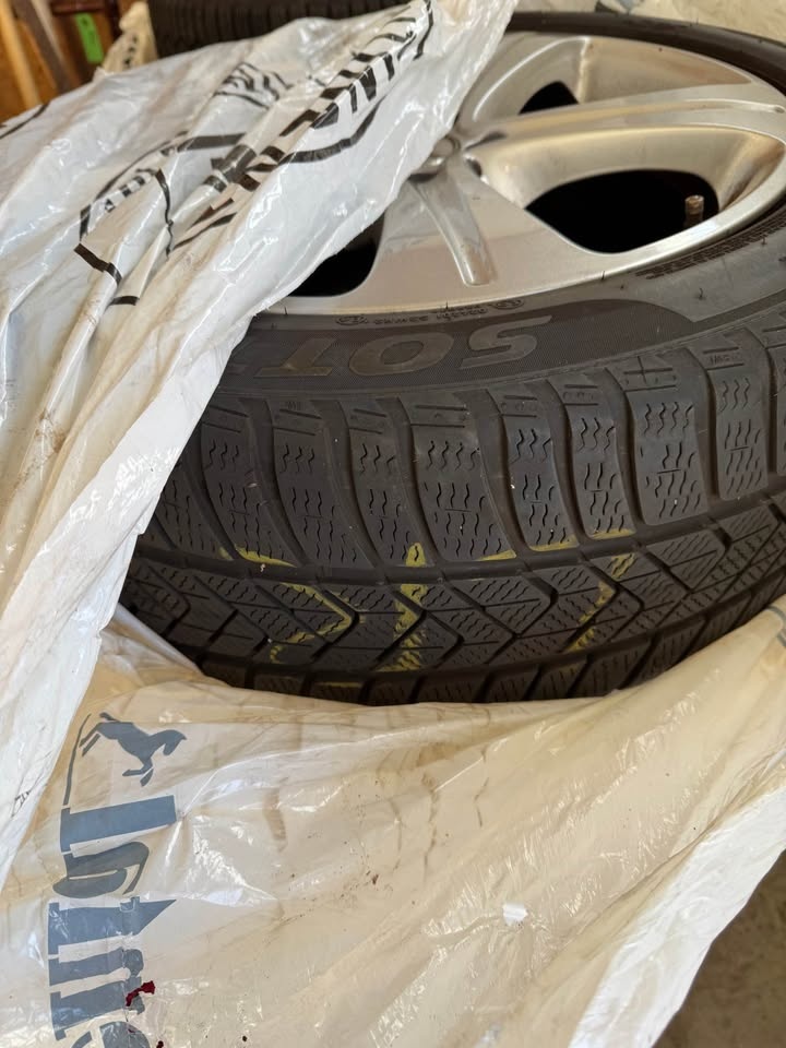 Mercedes E class Pirelli Winter Sottozero 3 MOE 245 45 R18 with - photo 2