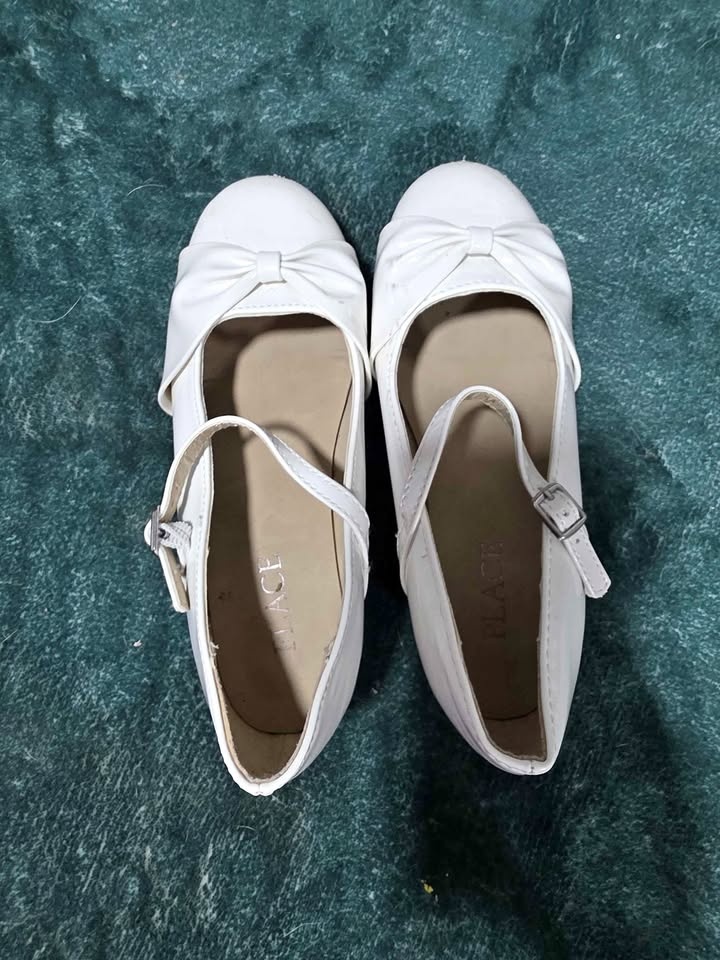 Child's Size 1 White Heels