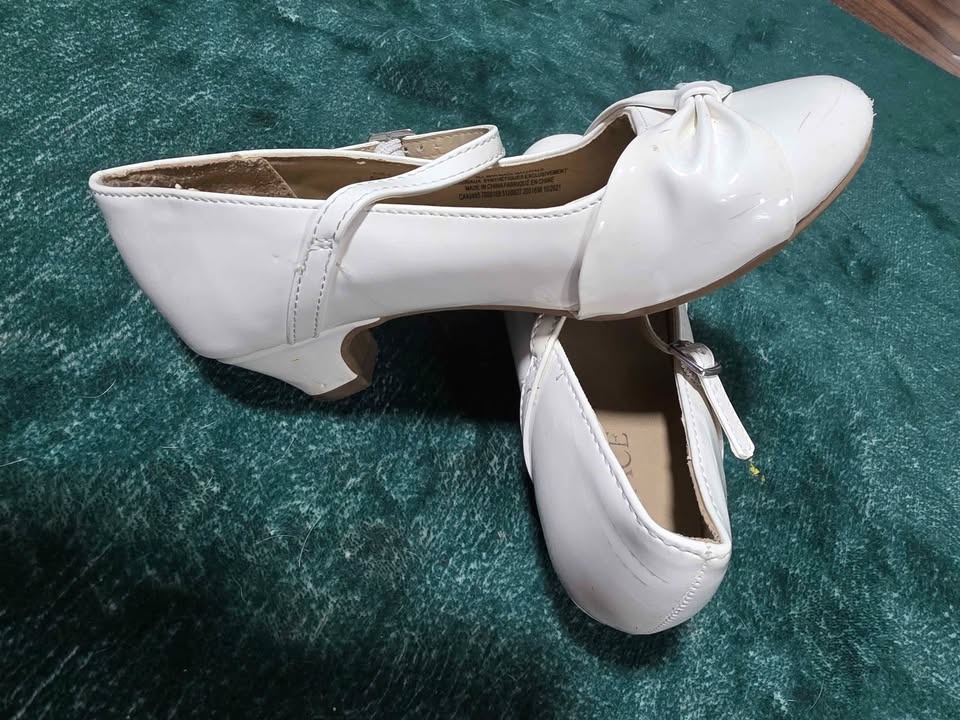 Child's Size 1 White Heels - photo 2