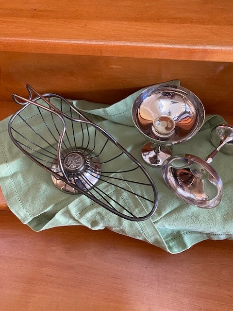 Silver plated brass wine holder and two goblets - photo 2