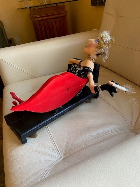 Reclining smoking lady on a red lip and black bench - photo 5