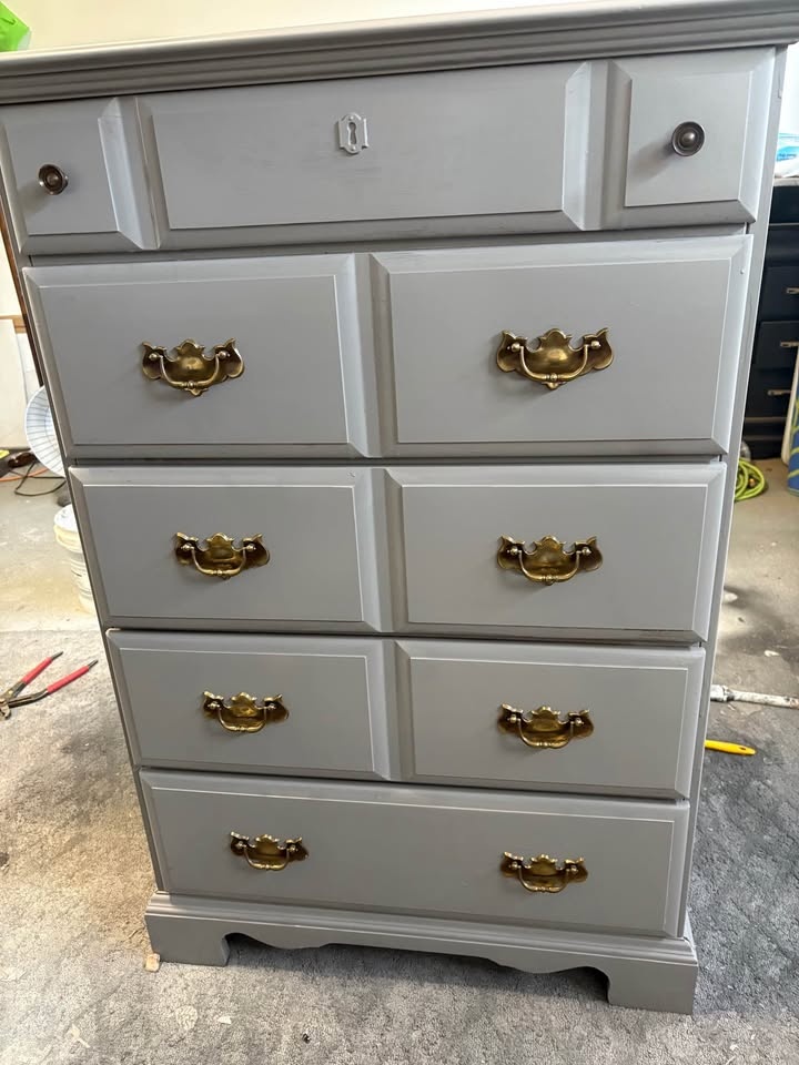 Upright Gray storage chest of drawers with gold handles - 5 draw - photo 2