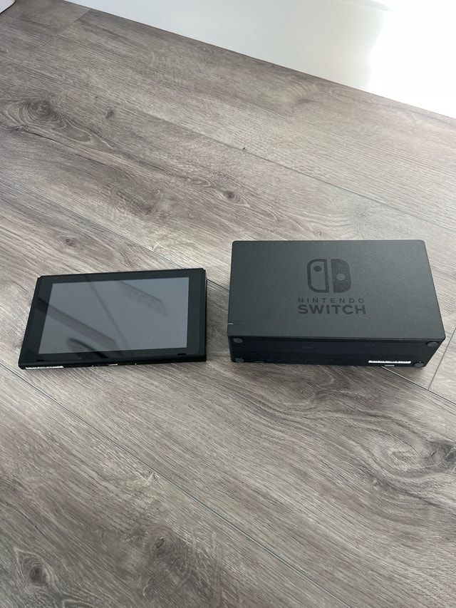 Nintendo Switch - photo 2