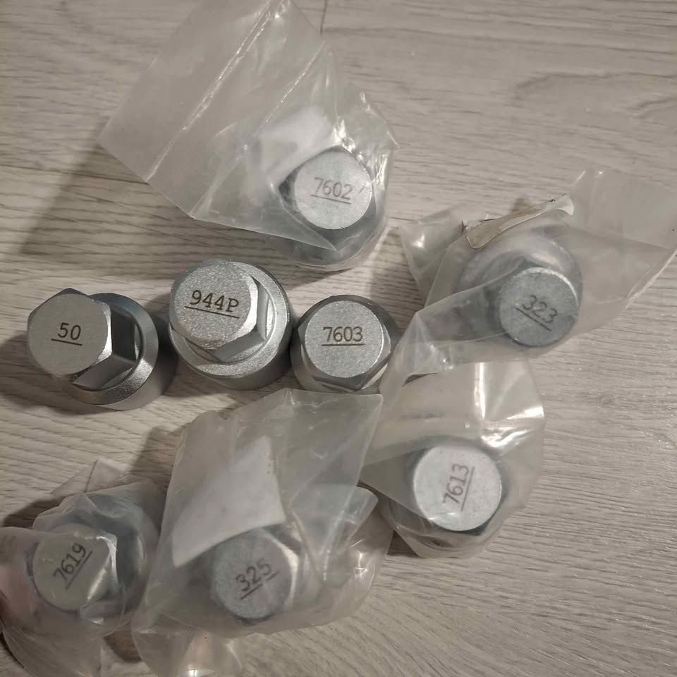 Variety of lug nut keys - photo 2