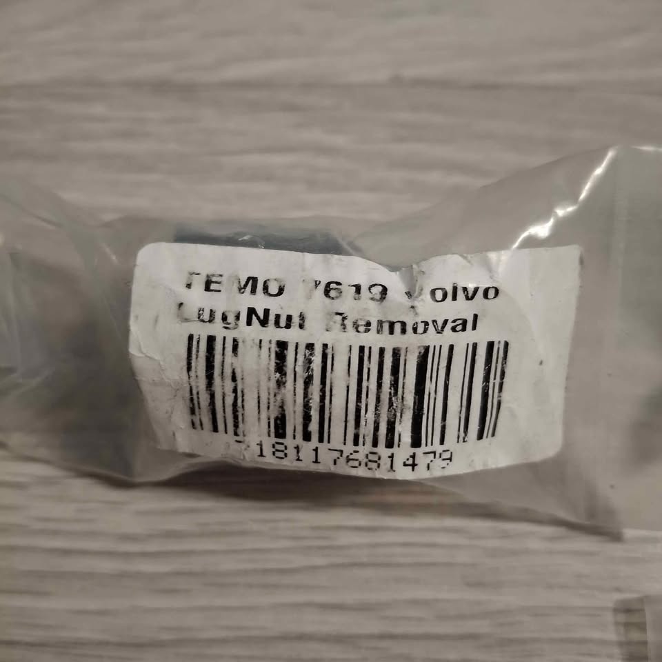 Variety of lug nut keys - photo 4