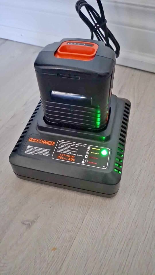 BLACK+DECKER 40V Max Battery, 2.0-Ah (LBX2040) w/ Charger