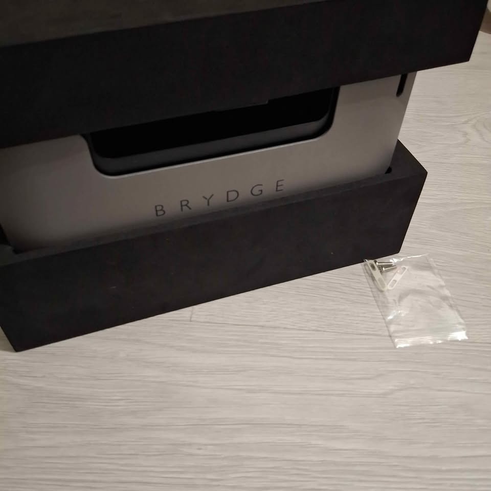 Brydge Laptop Stand Vertical Dock for 13-inch MacBook Pro - photo 4