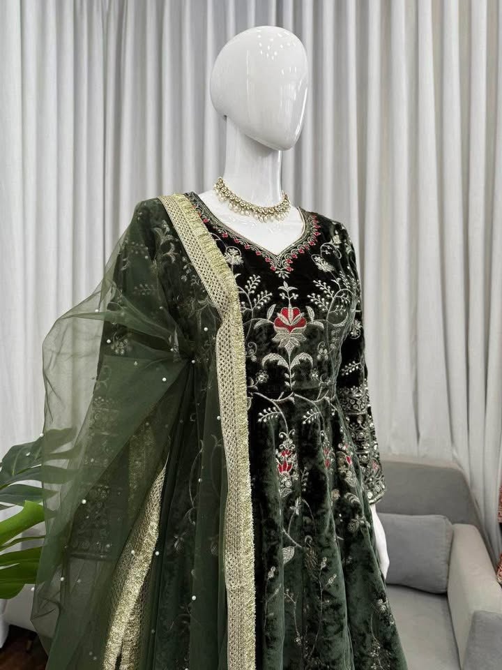 Gorgeous velvet anarkali suit with beautiful work - photo 3