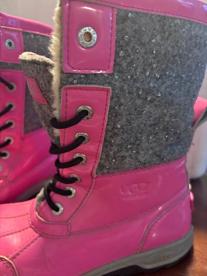 UGG Butte ll Kids Boots size 3