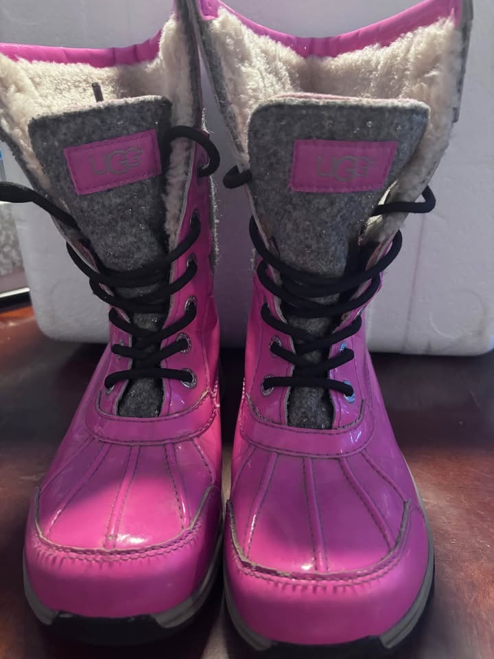 UGG Butte ll Kids Boots size 3 - photo 2