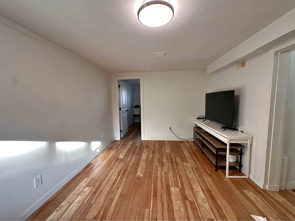 3 Beds 1 Bath - House