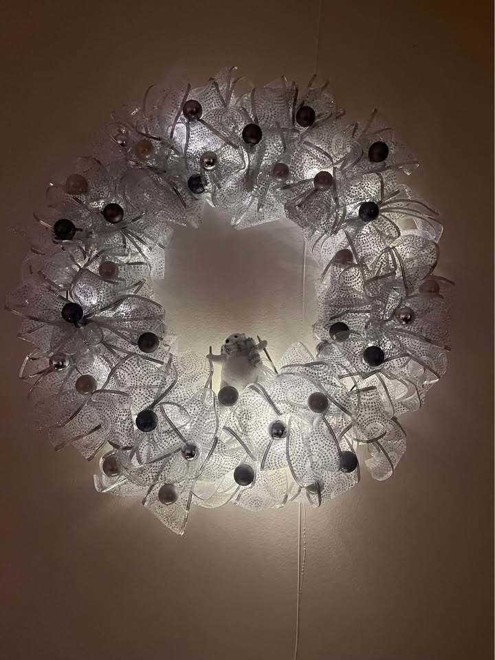 Newly handcrafted pre Lit-up 20-24 inches Christmas wreath