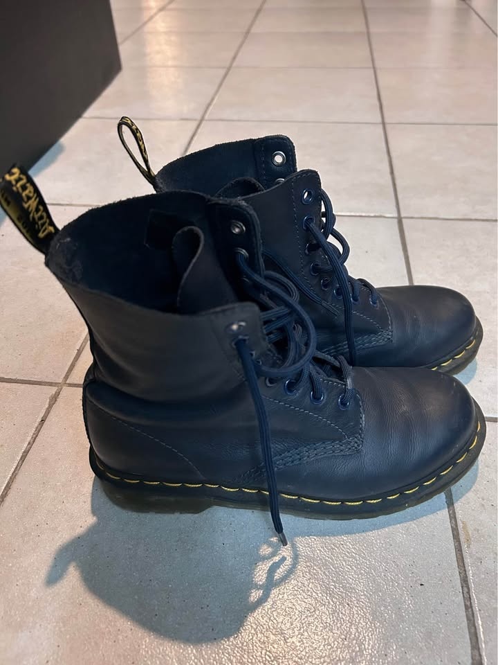 Dr. Martens 1460 Pascal Boots US Women’s Size 8 - photo 2