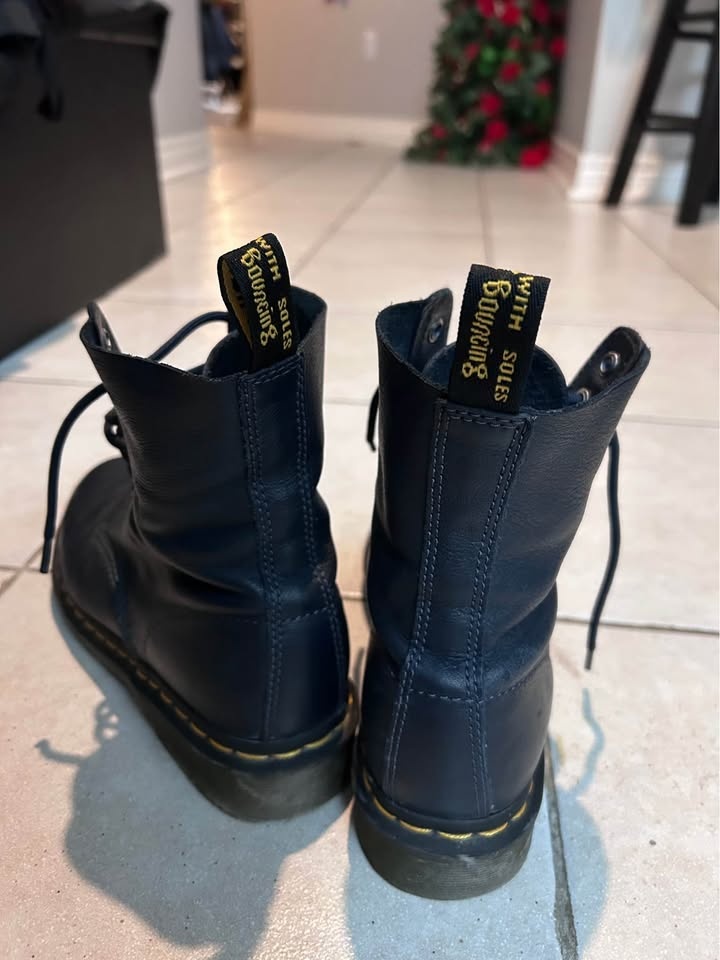 Dr. Martens 1460 Pascal Boots US Women’s Size 8 - photo 3