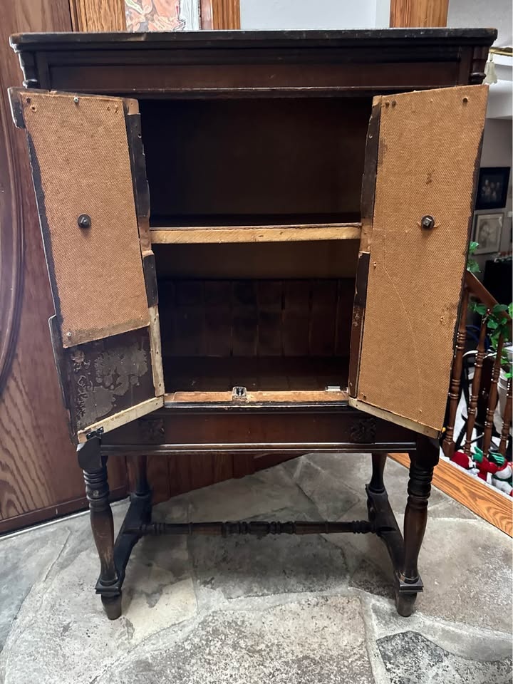 Antique wooden hutch - photo 2