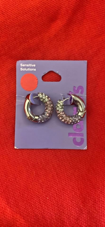 2 Earrings