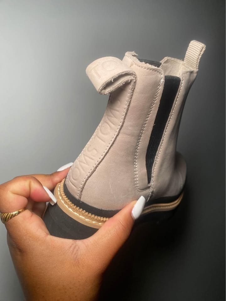 Women boots -Chelsea style boot size 5! - photo 3