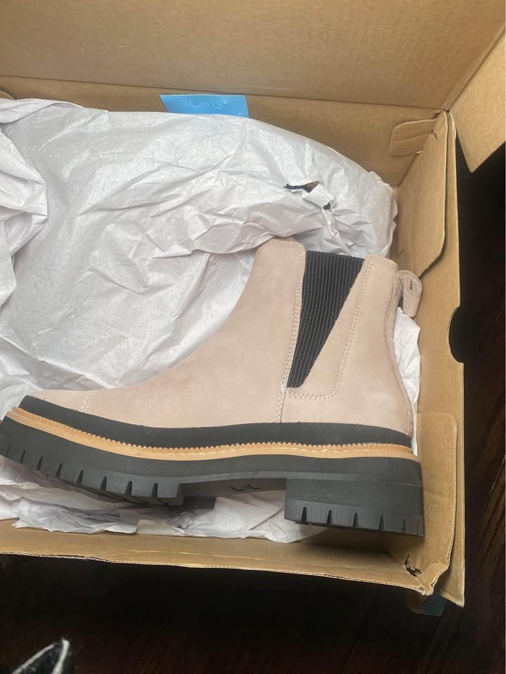 Women boots -Chelsea style boot size 5! - photo 5