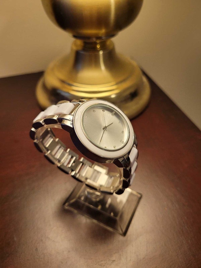 New Women's White Diamond Fashion Watch - photo 2