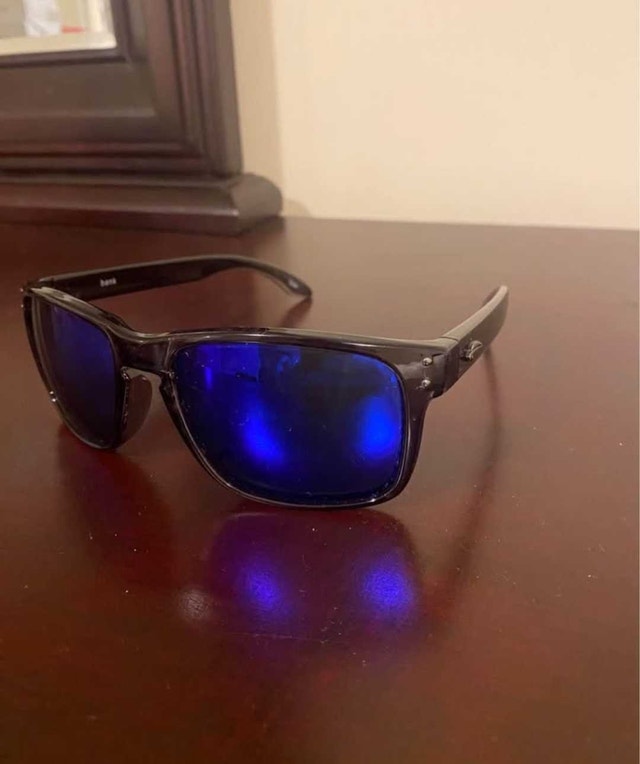Stylish Black Sunglasses with Blue Lenses - photo 5