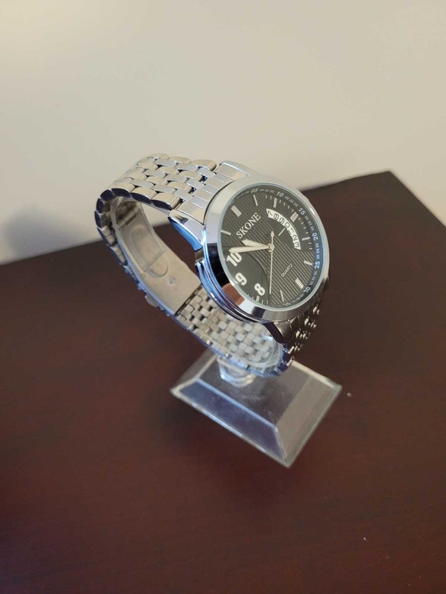 New Men's Black Quartz Skone watch