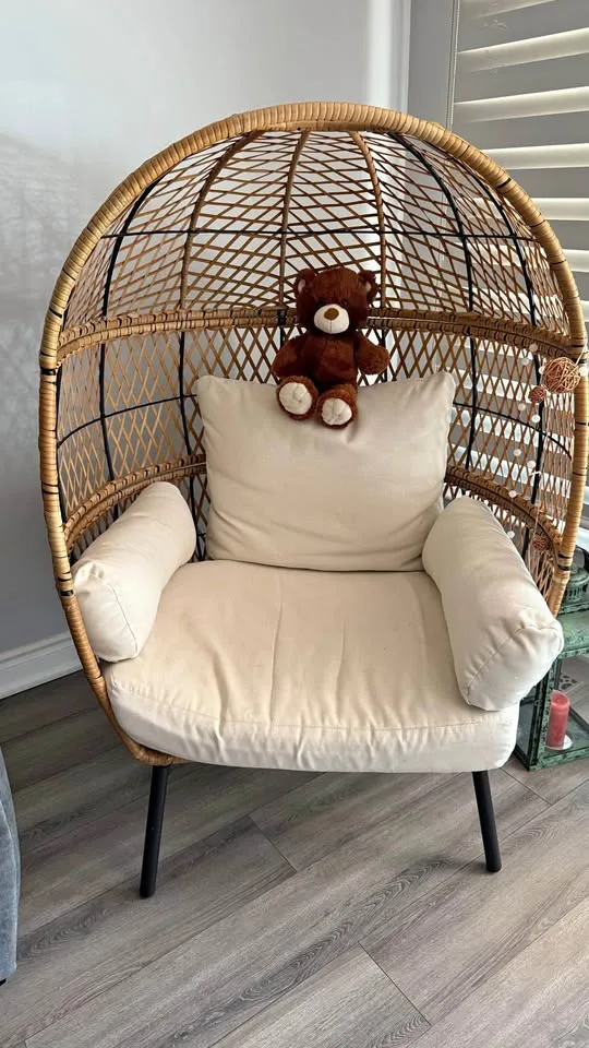 Oversized egg chair thumbnail