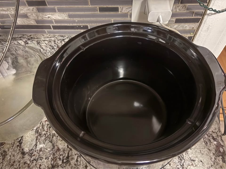 Crock Pot Slow Cooker - photo 2