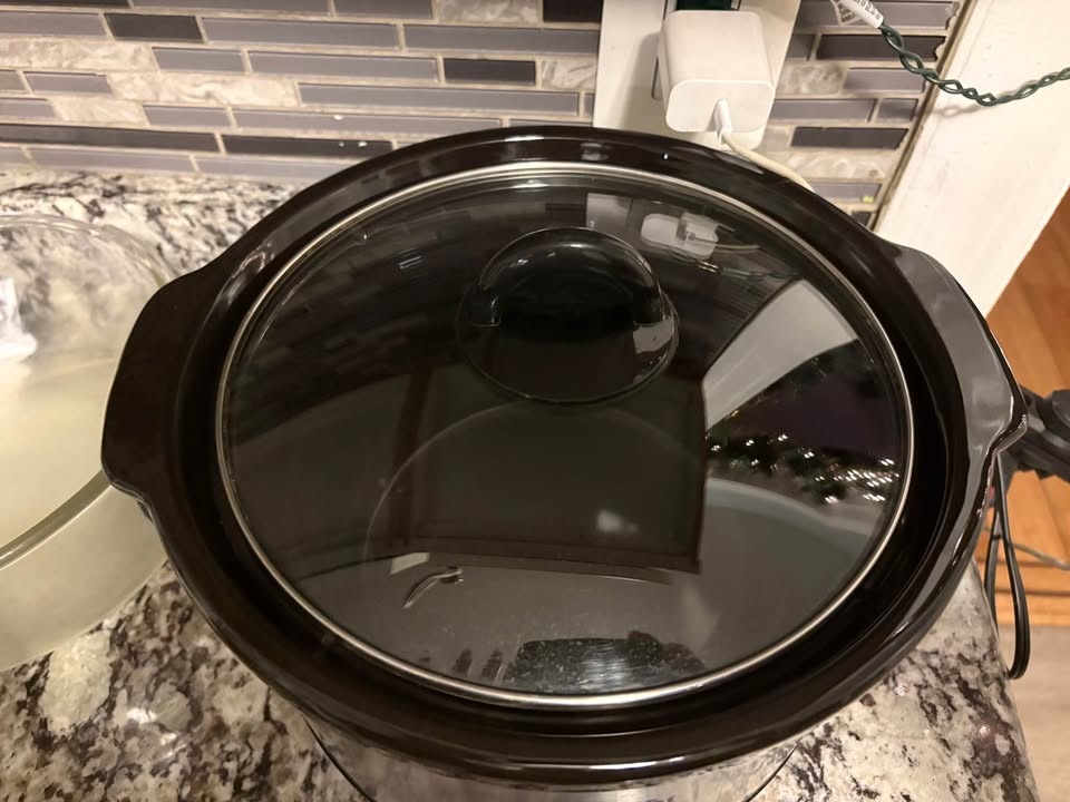 Crock Pot Slow Cooker - photo 3