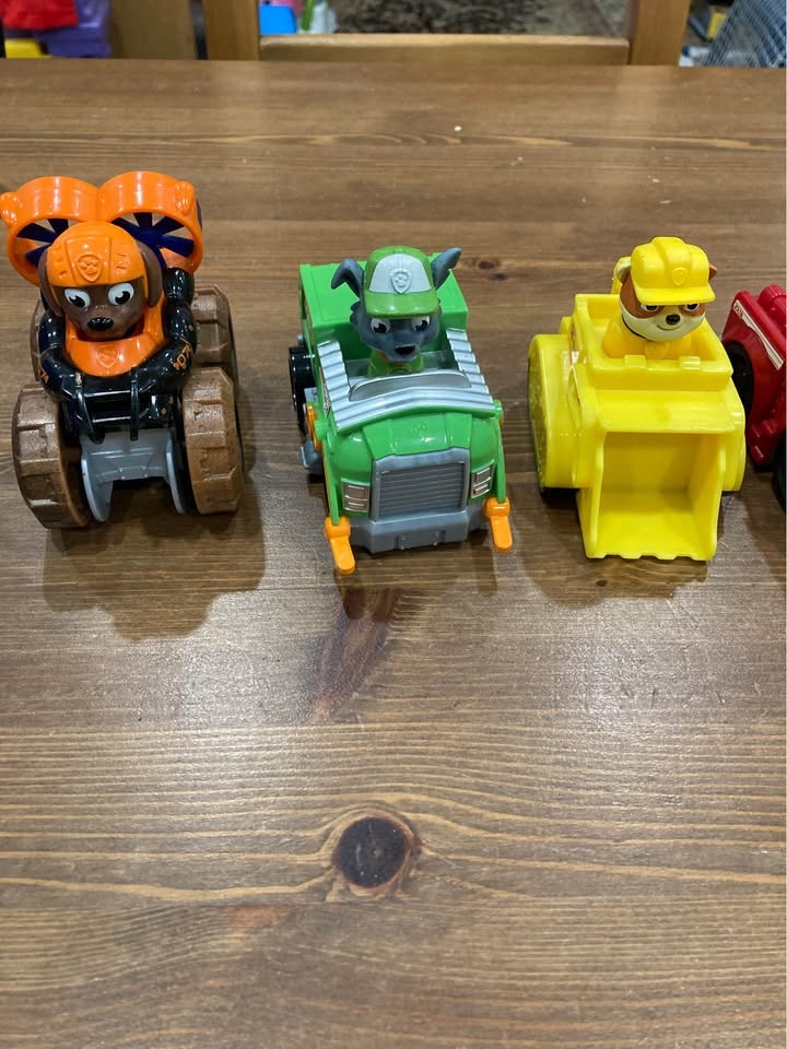 PAW Patrol Vehicles & Figures Lot - photo 2