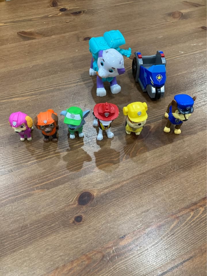 PAW Patrol Figures Lot with a Vehicle - photo 2